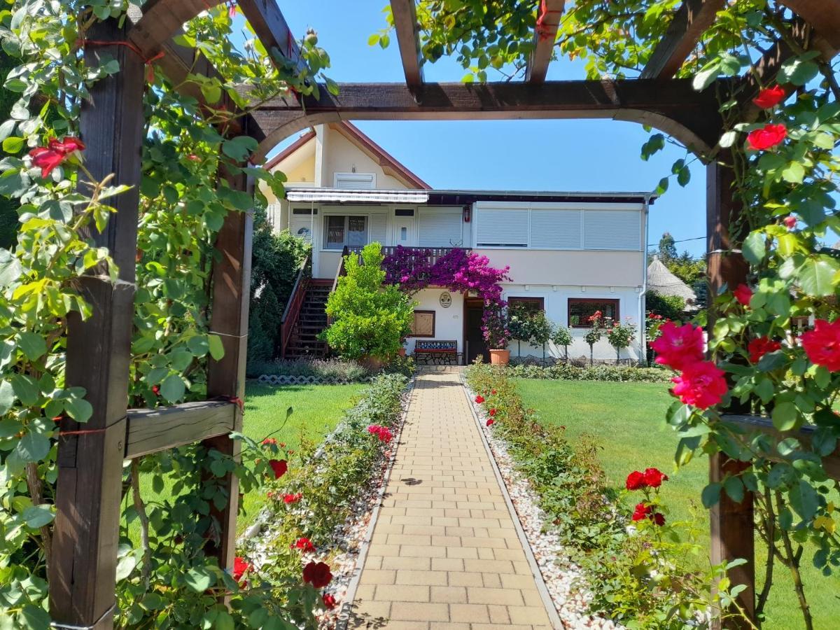 Bed and Breakfast Rozsakert Vendeghaz Szigliget Exteriér fotografie